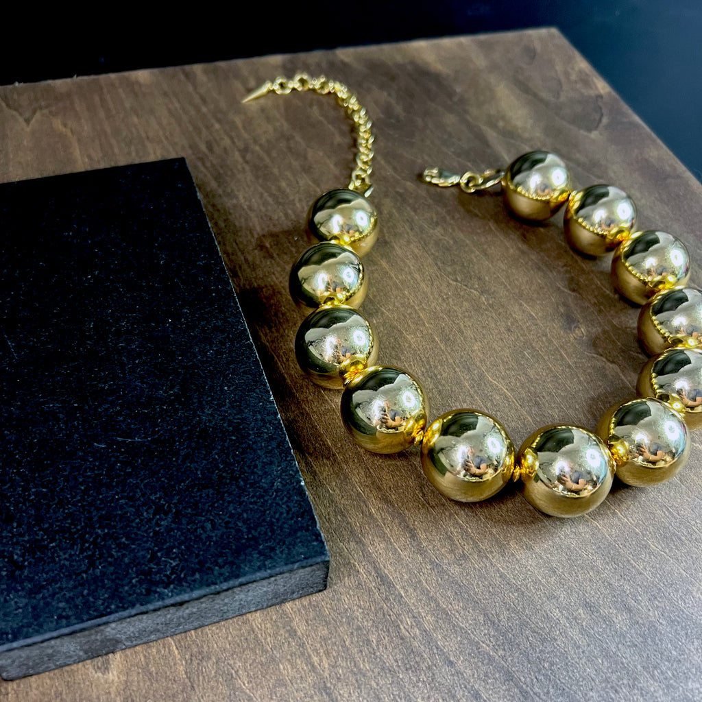 Large gold beads in polished finish – detail shot of bold beaded choker necklace